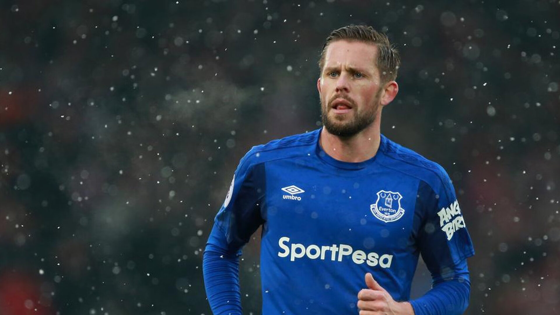 阿利松在对阵阿森纳的比赛中扑出关键点球，阿利松穿过几号球衣