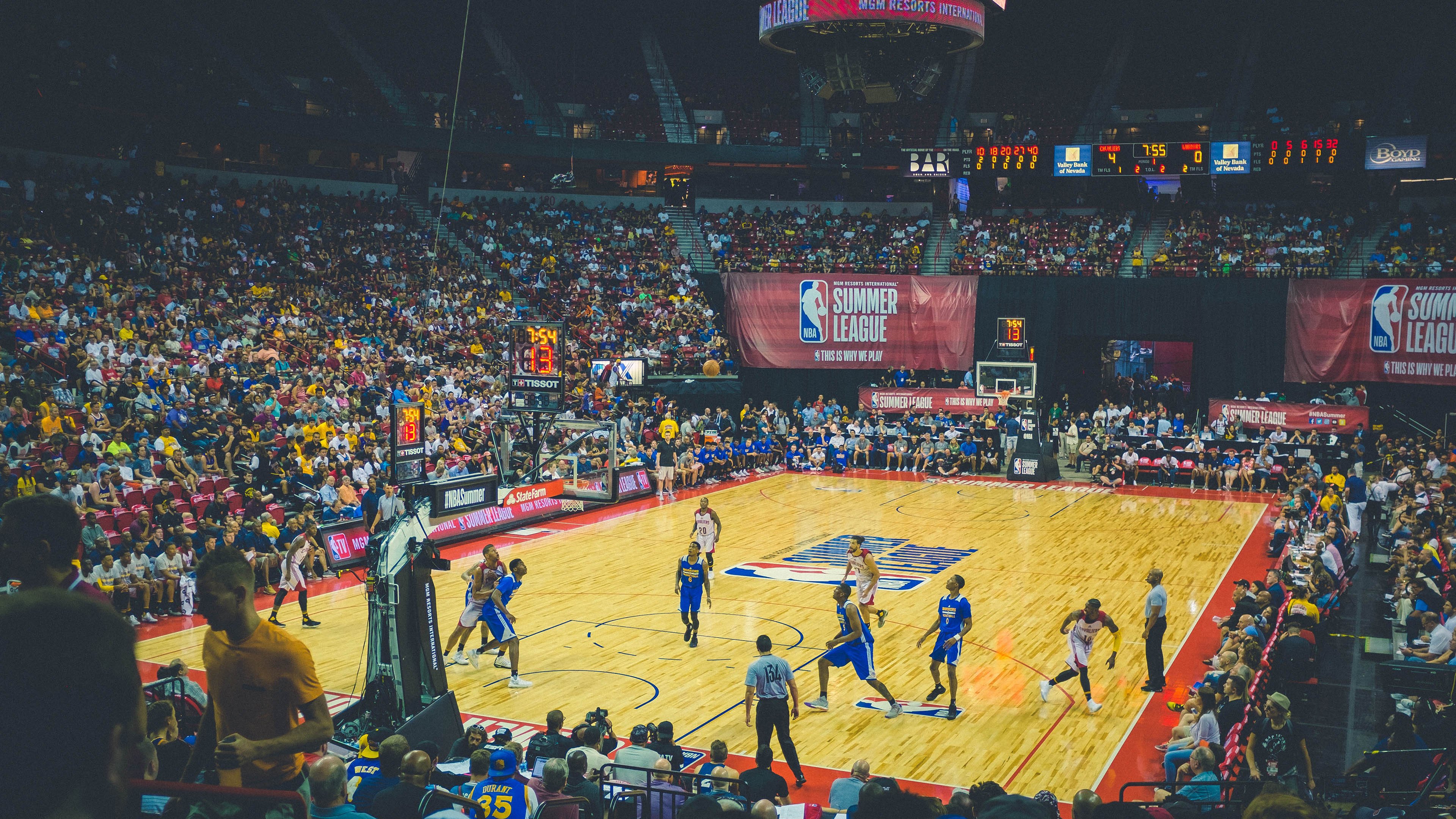 弗兰:全黑队的防线稳定器,每次防守都精确、果断