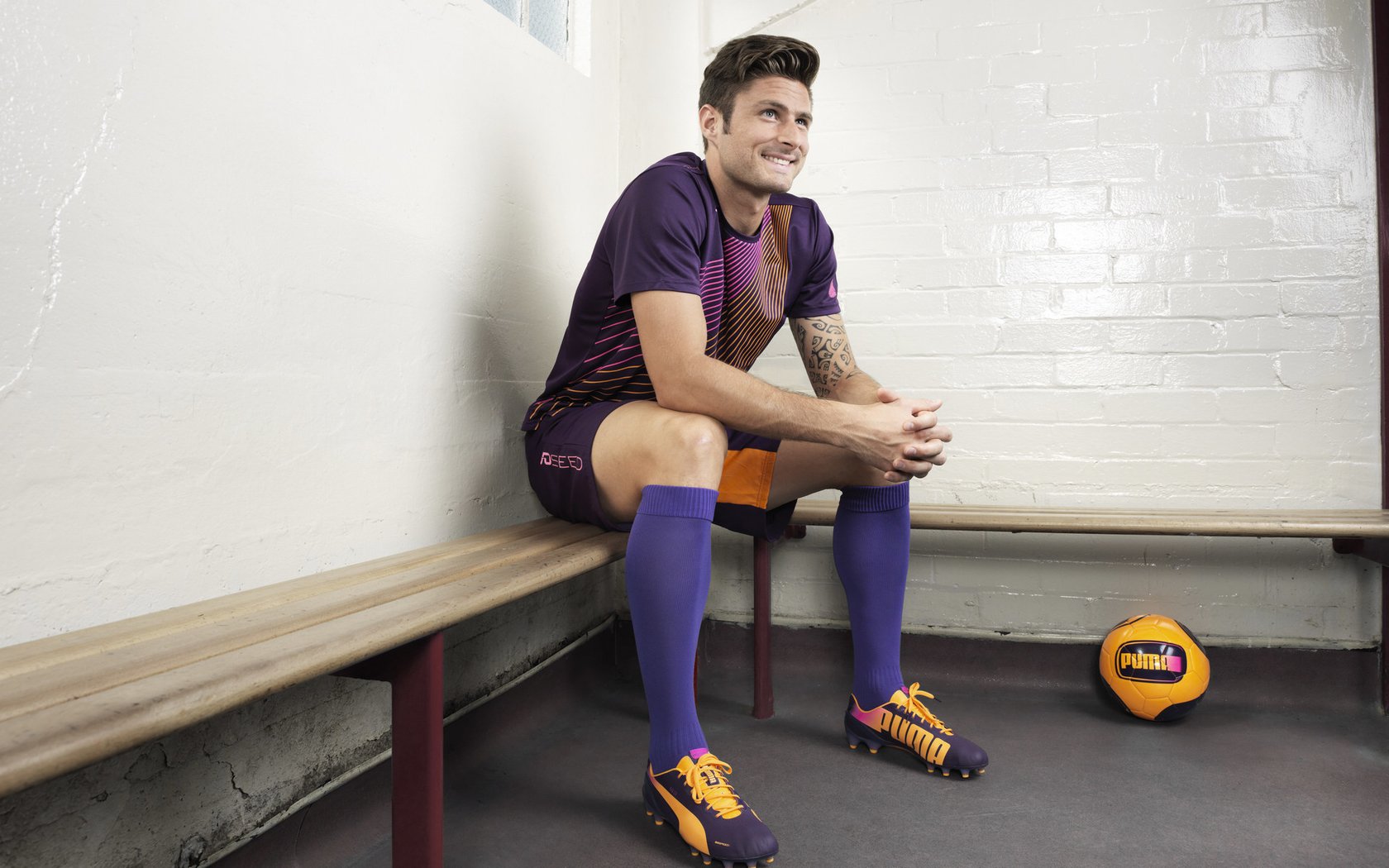 弗兰：凭借敏锐的场上判断，他帮助全黑队迅速掌控比赛节奏，弗兰效力过哪些球队